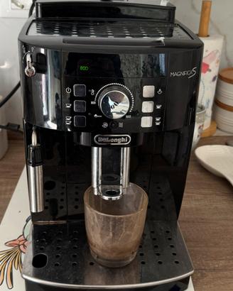 Macchina caffè de longhi magnifica S