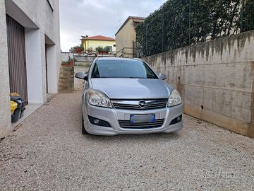 Opel astra , 2010