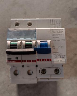 Interruttore Magnetotermico Bticino G8230/10AC.