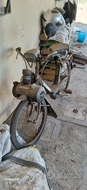 bici con motore a scoppio.