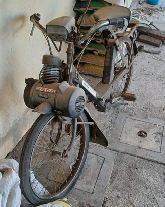 bici con motore a scoppio.