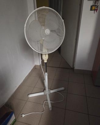 Ventilatore a piantana regolabile