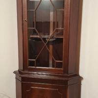 Angoliera con vetrinetta