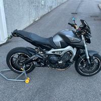 Yamaha MT09 super accessoriata