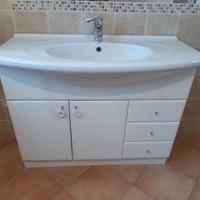 Mobile bagno completo di lavabo e miscelatore