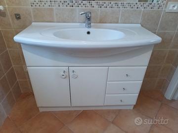 Mobile bagno completo di lavabo e miscelatore