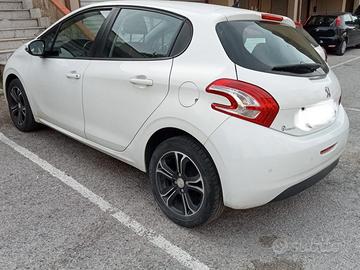 Peugeot 208 HDI