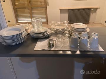 set di piatti bicchieri tazzine