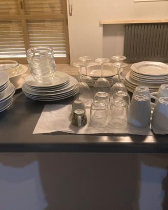 set di piatti bicchieri tazzine