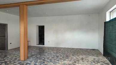 Locale commerciale in centro a Foen su 2 piani