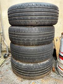 4 pneumatici 185/60 R15 originali con copricerchi