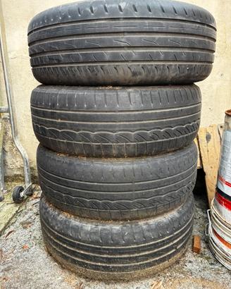4 pneumatici 185/60 R15 originali con copricerchi