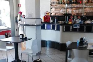 Aziendasi bar in gestione anche con mura
