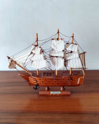 Barca, veliero, nave pirata a vele in legno, model