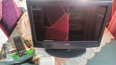 TV LCD 15,6" con decoder digitale terrestre 