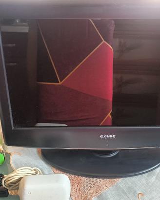 TV LCD 15,6" con decoder digitale terrestre 