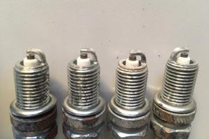 Giubbotto salvataggio, candele, supporto motore