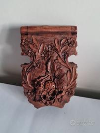 Antico porta orologio da tasca intagliato a mano