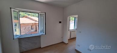 Appartamento ristrutturato con aia privata