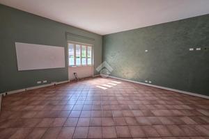 NEGOZIO A COLLEBEATO