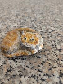 Gatto dipinto a mano su sasso
