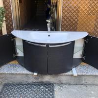 Mobile bagno Arbi Sky con lavabo e rubinetto