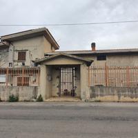 MISILMERI:VILLA SU 2 LIVELLI CON AMPIO TERRENO