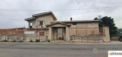 MISILMERI:VILLA SU 2 LIVELLI CON AMPIO TERRENO