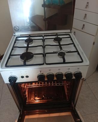 Cucina a gas con forno elettrico ventilato 