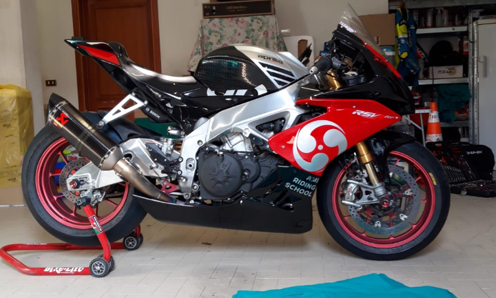 Aprilia rsv1000 rf