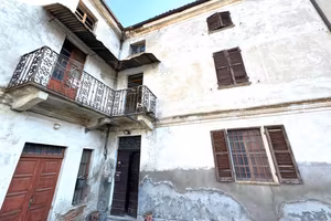 CASA SEMINDIPENDENTE A TORTONA