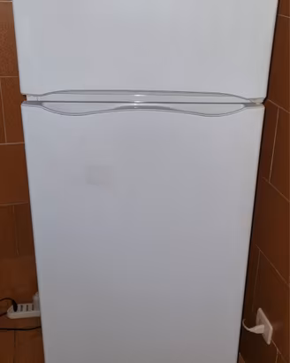 frigorifero con congelatore 