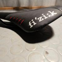 Sella Fizik Antares R1 Carbon, scafo in carbonio