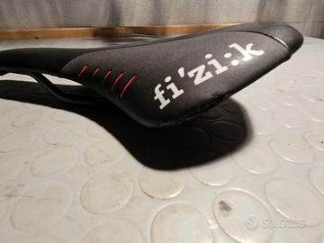 Sella Fizik Antares R1 Carbon, scafo in carbonio