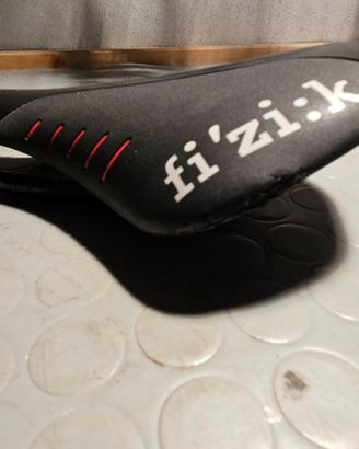 Sella Fizik Antares R1 Carbon, scafo in carbonio
