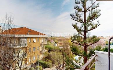 BILOCALE VICINANZA MARE, AMPIO TERRAZZO, TERMOAUTO