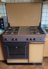 Cucina a gas con forno Indesit
