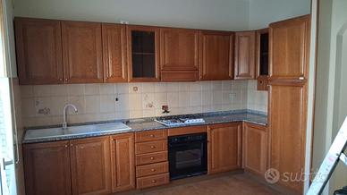 Cucina completa in Rovere Massello top in Granito