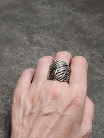 Anello a fascia larga