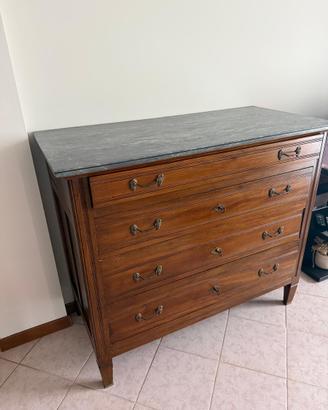Cassettiera antica in legno con piano in marmo