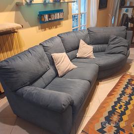 divano  in alcantara blu della NATUZZI