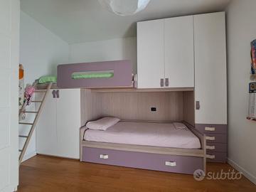 Cameretta a ponte con letto a castello e letto