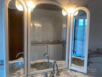 MOBILE BAGNO CON SPECCHIO RIPIEGHEVOLE  SU 3 LATI.