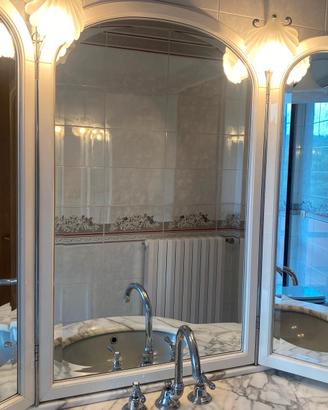 MOBILE BAGNO CON SPECCHIO RIPIEGHEVOLE  SU 3 LATI.