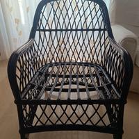 Poltrona nera di vimini