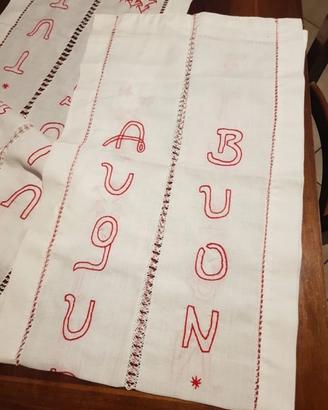 Tende Natale misto lino ricamate a mano