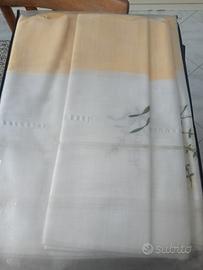 tovaglia con tovaglioli 