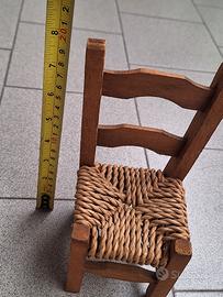 Sedia per bambole impagliata