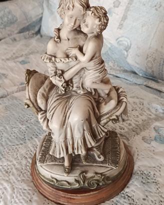 Statua di Capodimonte. Maternità"Vintage anni 80