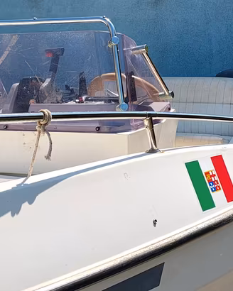 Natante 5 metri con motore
